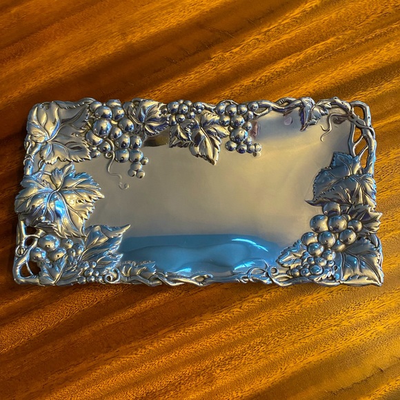 Arthur Court Other - Vintage 1996 Arthur Court Grape Bread Tray Aluminum Carved Floral Design Signed